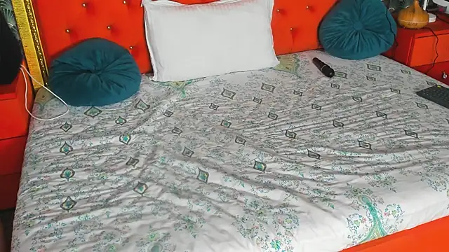VallerieJones Chat XXX live