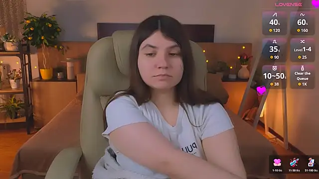 Viola__Shy Adlı Modelin Canlı XXX Sohbeti