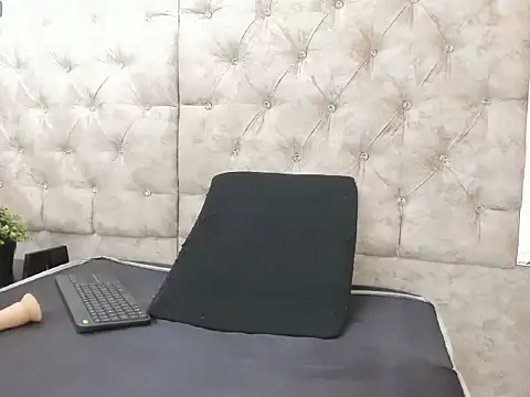 _chloe_hills – Naživo XXX chat