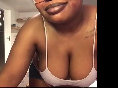הופעת וובקאם של TwerkingTemptress