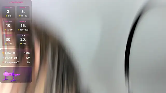 XXX chat uživo modela doll_bella_