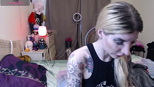 BLACKPeonyy's Live XXX Chat