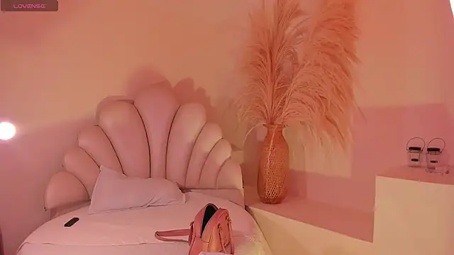 SelenaRogers Show in webcam