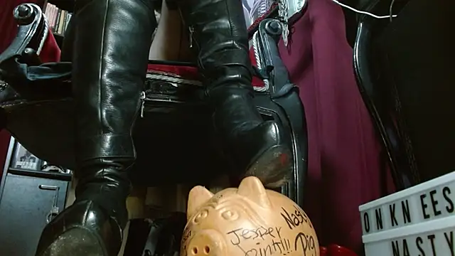 MeGoddesSara 即時 XXX 聊天