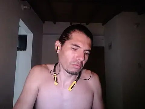 Manguerozotv Adlı Modelin Canlı XXX Sohbeti