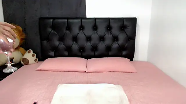 Pokazy przed kamerką – Morgan_rox23