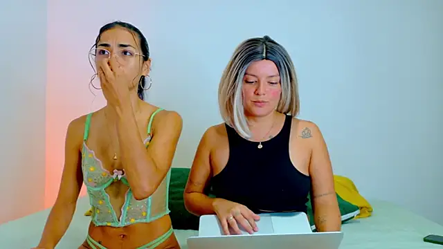 kimandlu élő XXX-chatje