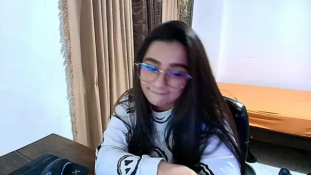 Chatroom XXX en direct de Charlotte_Richardson