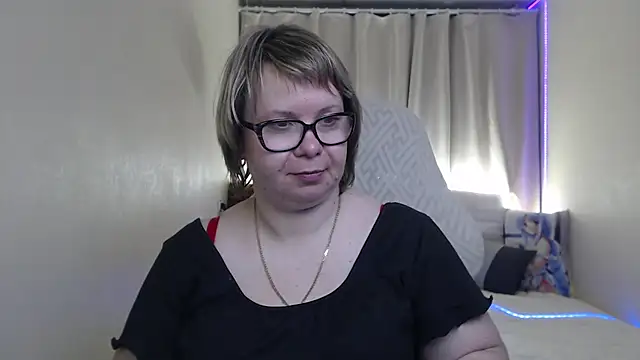 Chatroom XXX en direct de BonnnyBoobsy