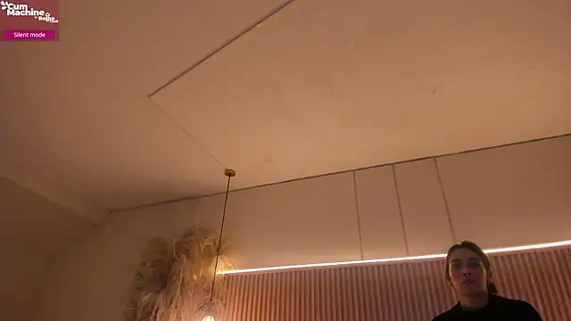 NahimiThompsonのライブXXXチャット