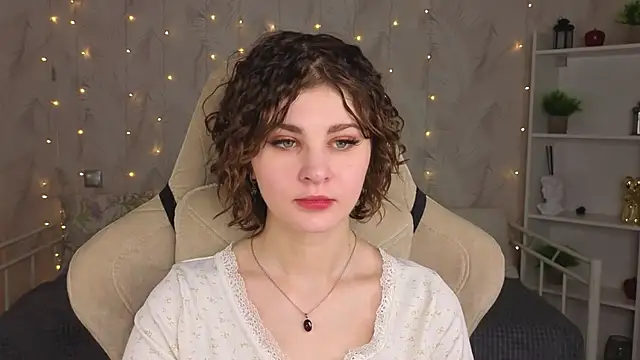 Kira__Fluffy Chat XXX in diretta