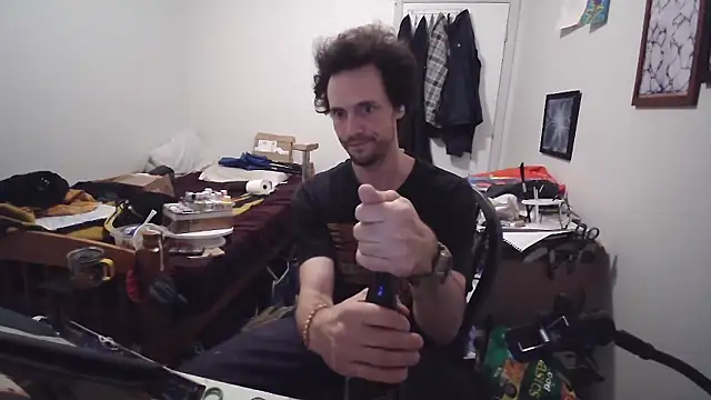 JohnnyMoves Show in webcam