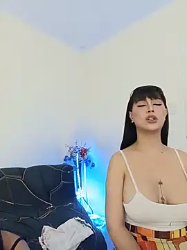 הופעת וובקאם של DominnantTransqueen