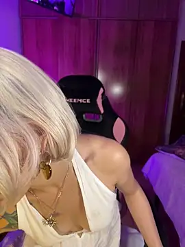 XXX chat uživo modela Cinamoonn