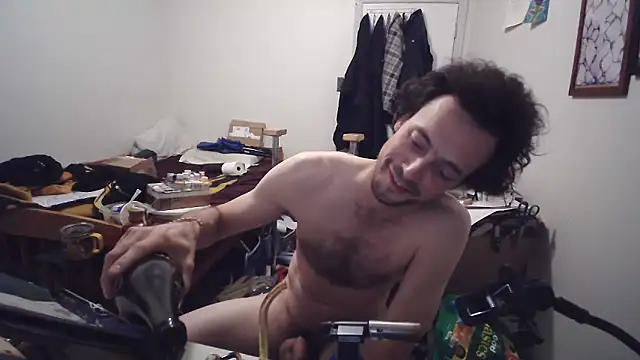 JohnnyMoves Show in webcam