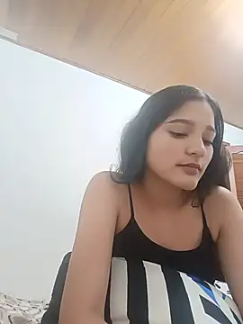 Sweet_Innocence_: δ ιαδικτυακό σόου στην κάμερα