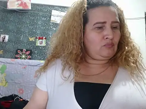 Perla1981--'s Live XXX Chat