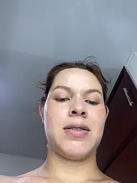 חדר צ'אט בשידור חי של miacarrot