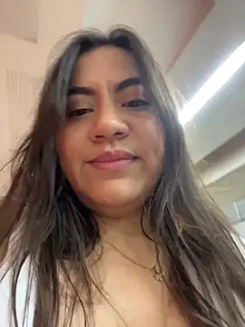 Iam__Cristal Adlı Modelin Canlı XXX Sohbeti