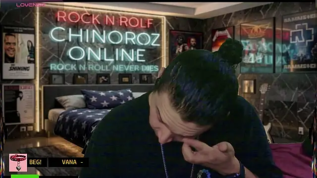 chino_roz Show in webcam
