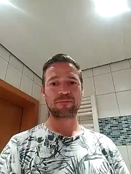 janosch319 现场XXX聊天