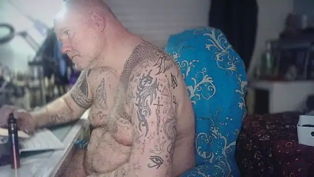 Show de webcam de Tattooed_Dilf_01