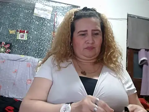 Perla1981-- Live XXX Chat