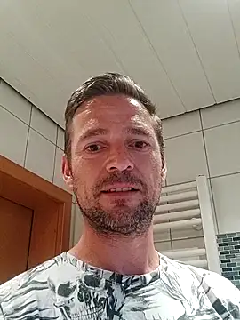 janosch319 Live XXX Chat