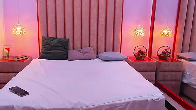 Онлайн чат XXX Lucie_Red