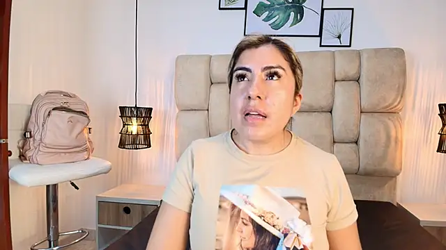 XXX chat uživo modela AdharaSmithh