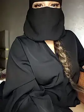 Queenhoiyam: διαδικτυακό σόου στην κάμερα