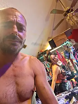 DaddyAndSplashQueen's Live Chat Room