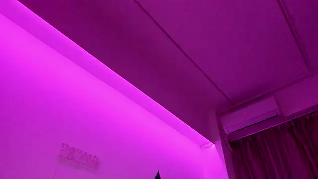 EmeraldKatt 라이브 XXX 채팅
