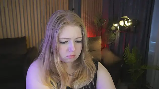 XXX chat uživo modela Tinker_Belll