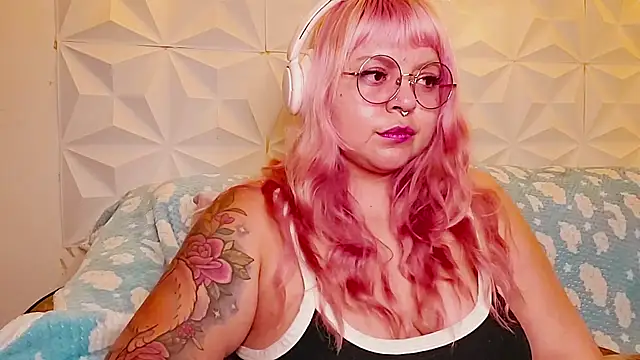 Satyn_doll élő XXX-chatje