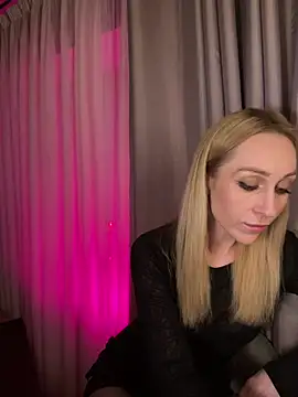 AnesaKis Chat XXX in diretta