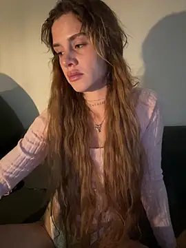 EmiliaCatalinaのライブXXXチャット