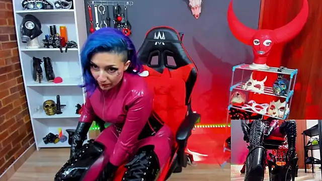 Yelena_LatexMaiden's Live XXX Chat