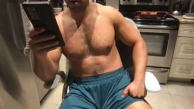 BigGuyMuscle 即時 XXX 聊天