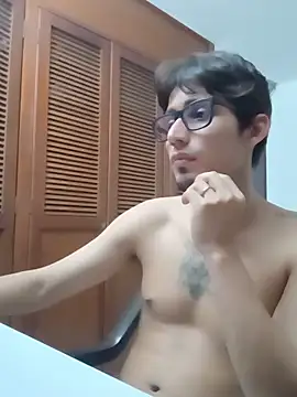 SrIncognito666: διαδικτυακό σόου στην κάμερα