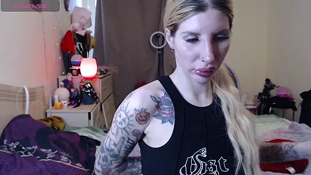 BLACKPeonyy élő XXX-chatje