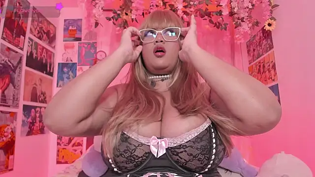 MissCurvyTop – Naživo XXX chat