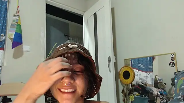 AlinaWoolf_ élő XXX-chatje