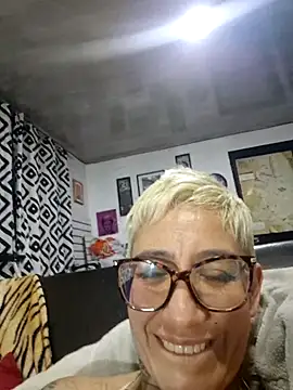 Everlyn_sexx's Live Chat Room
