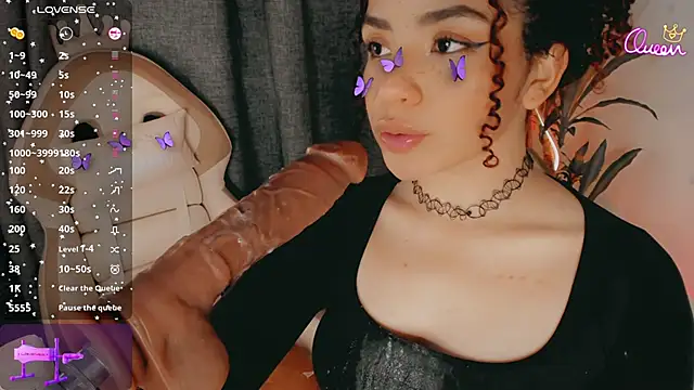 Queen_Deepthroat élő XXX-chatje