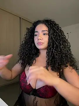Curlyierr Chat XXX in diretta