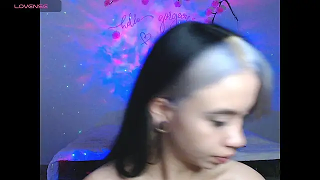 sweet_molly420 Adlı Modelin Canlı XXX Sohbeti