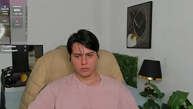 Show modela Thom_Ohtani na web-kameri