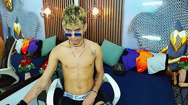 Skinny_cute_Alyer webcam show