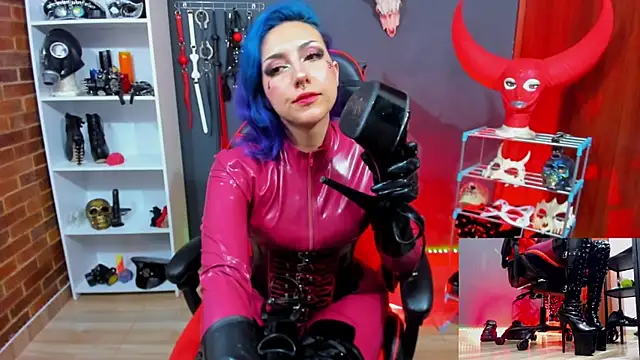 Chatroom XXX en direct de Yelena_LatexMaiden